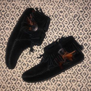 Minnetonka Black Feather Moccasin